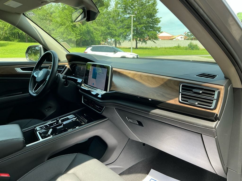 2025 Volkswagen Atlas 2.0T SE w/Technology