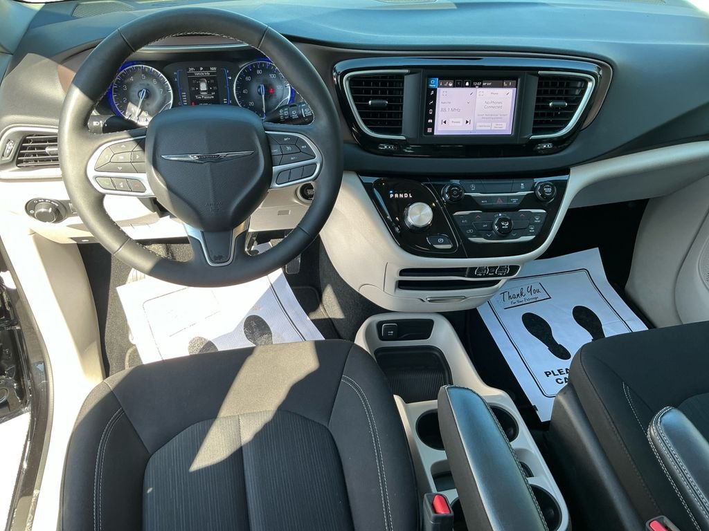 2024 Chrysler Voyager LX