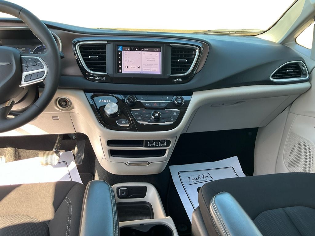 2024 Chrysler Voyager LX