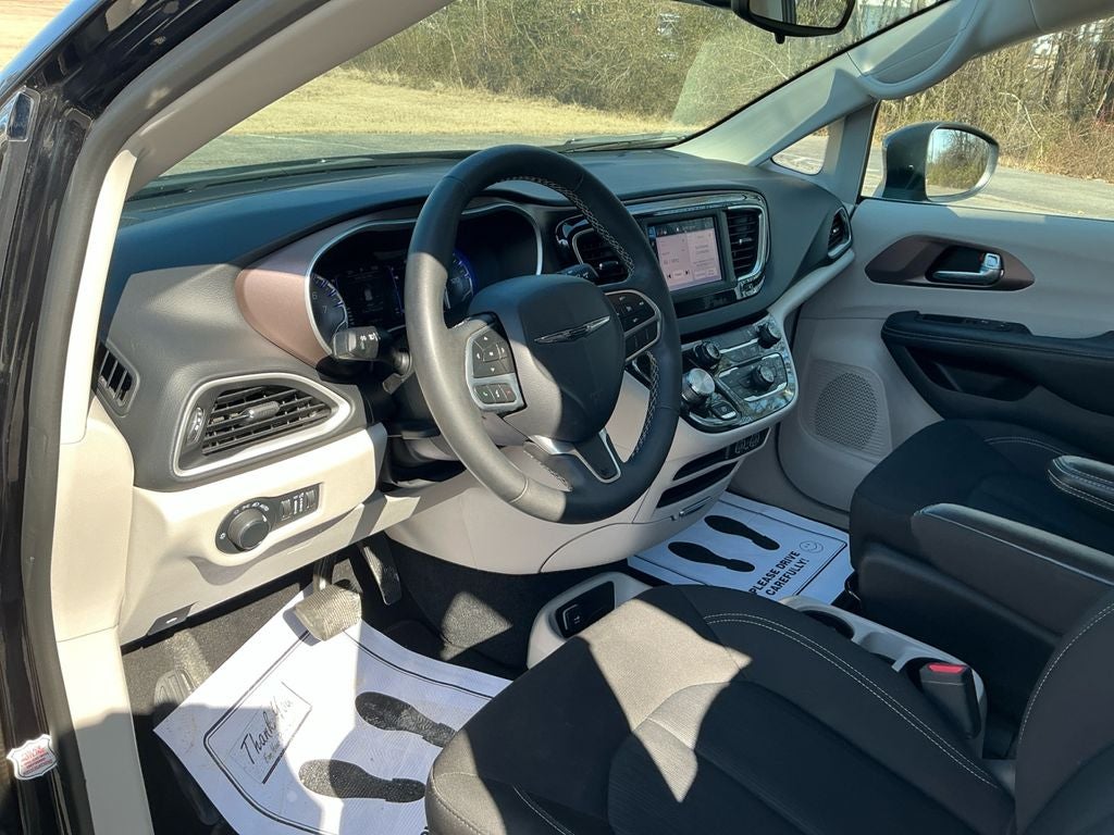 2024 Chrysler Voyager LX