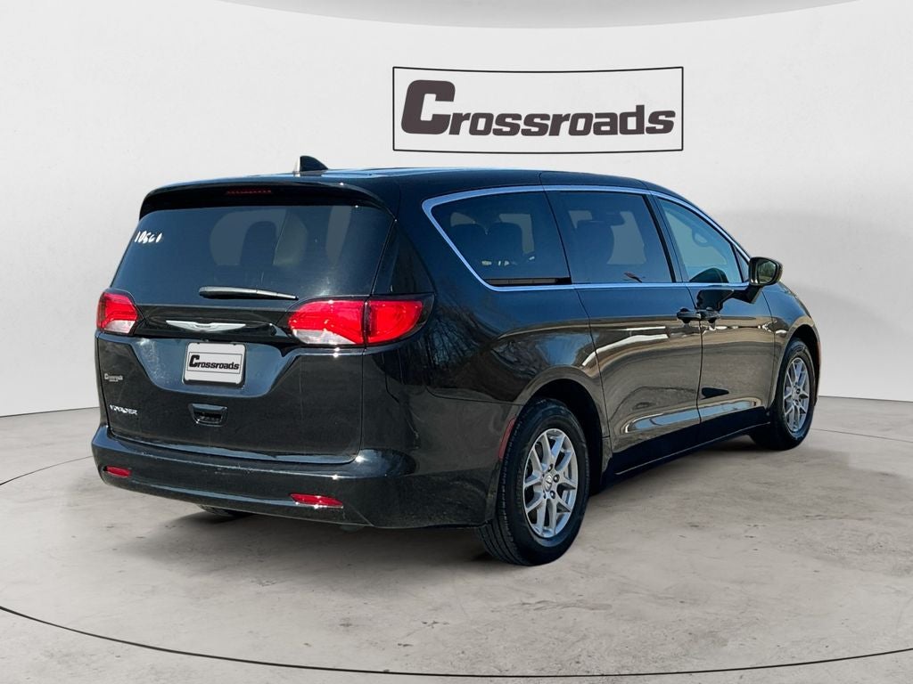 2024 Chrysler Voyager LX