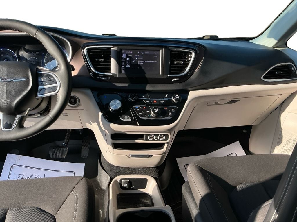 2024 Chrysler Voyager LX