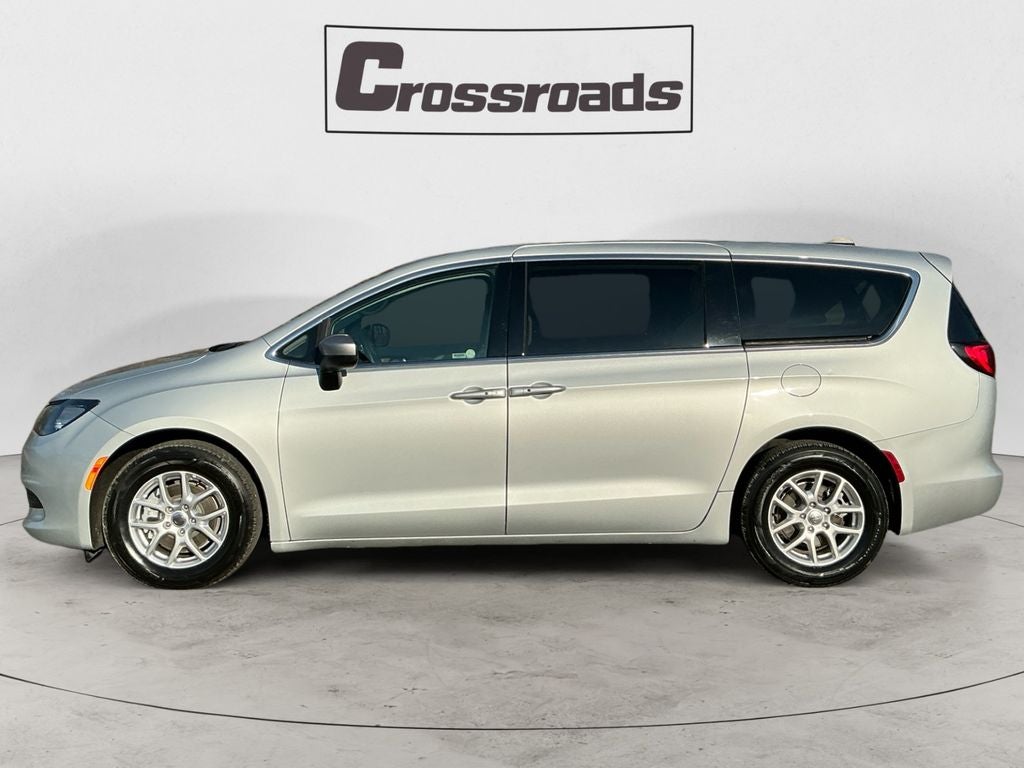 2024 Chrysler Voyager LX