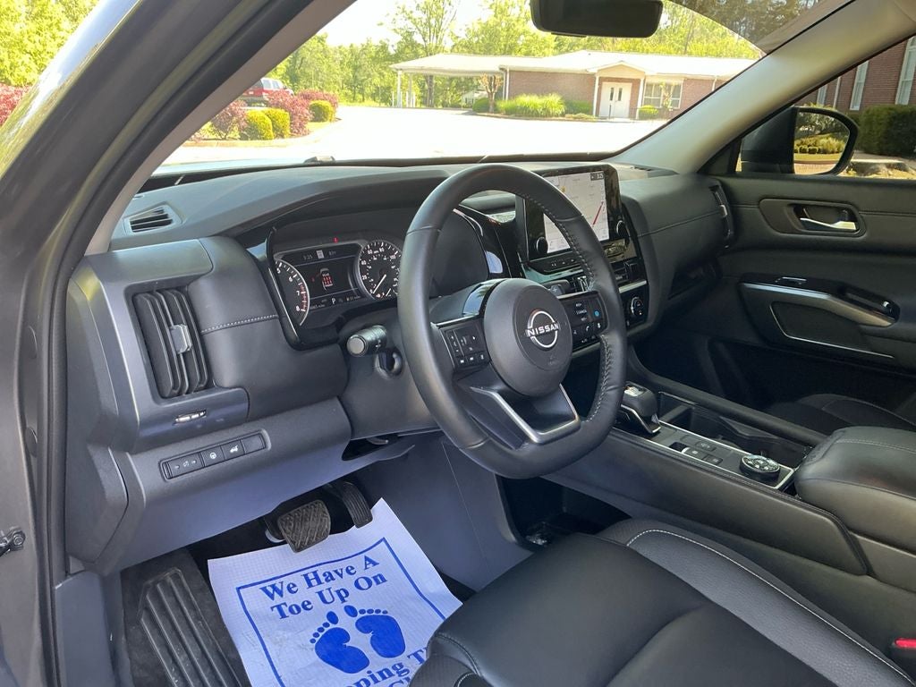 2025 Nissan Pathfinder SL