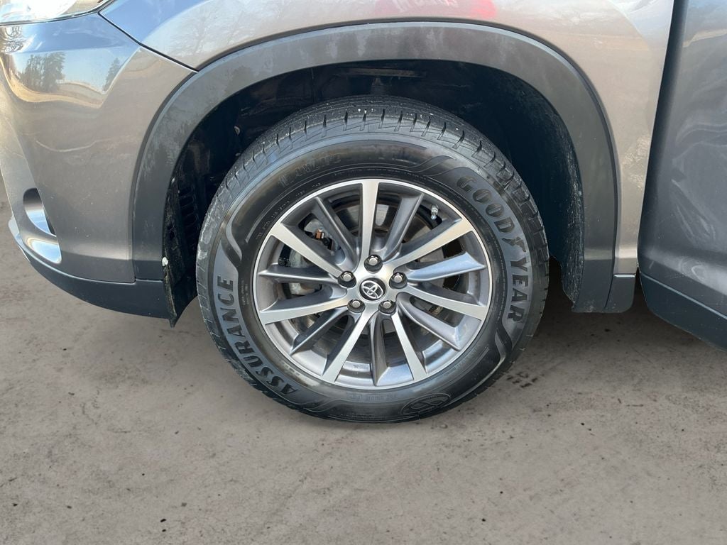 2019 Toyota Highlander SE