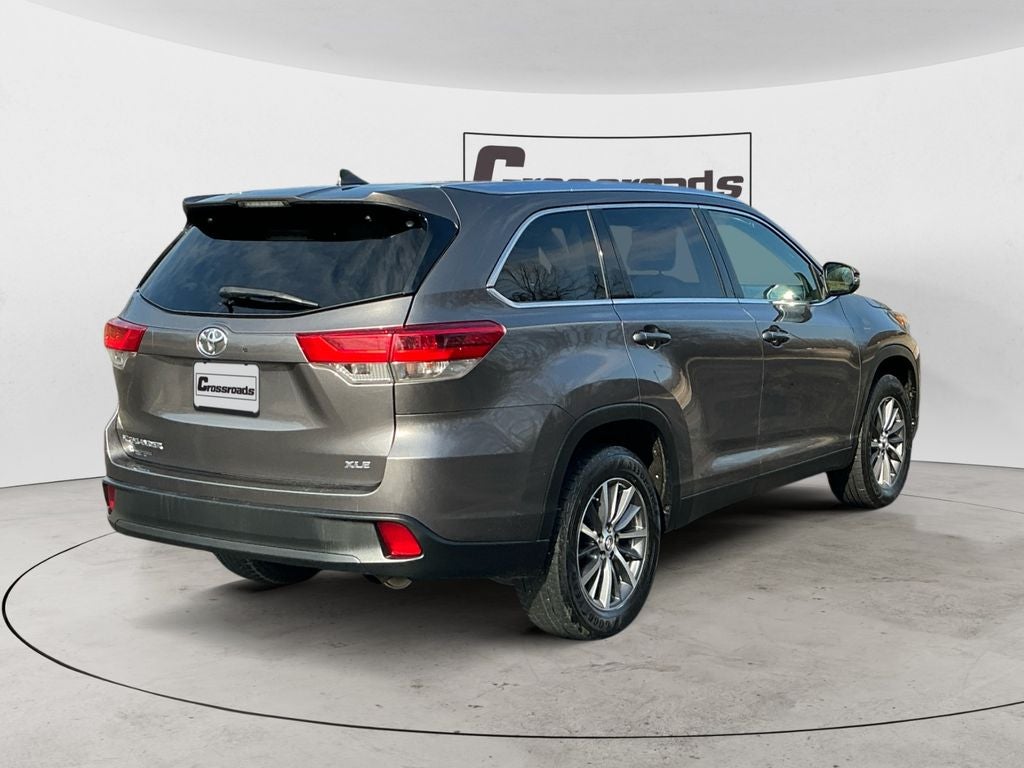 2019 Toyota Highlander SE