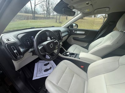 2021 Volvo XC40 Momentum